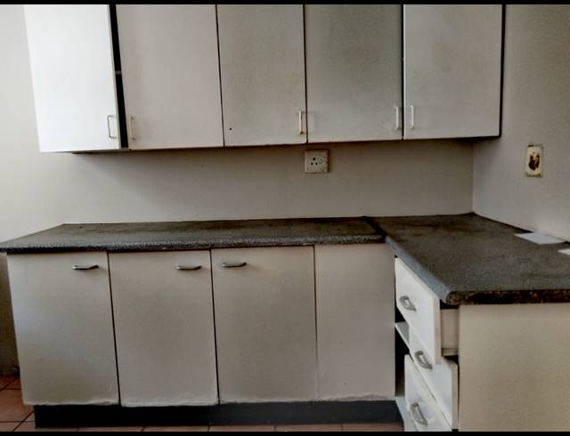 3 BEDROOM FLAT FOR SALE IN KEMPTON PARK CENTRAL
